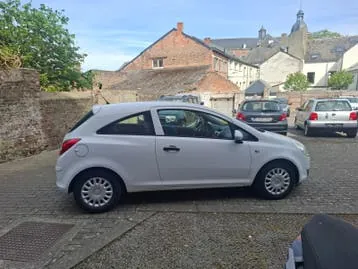 Opel Corsa 2010 photo 2