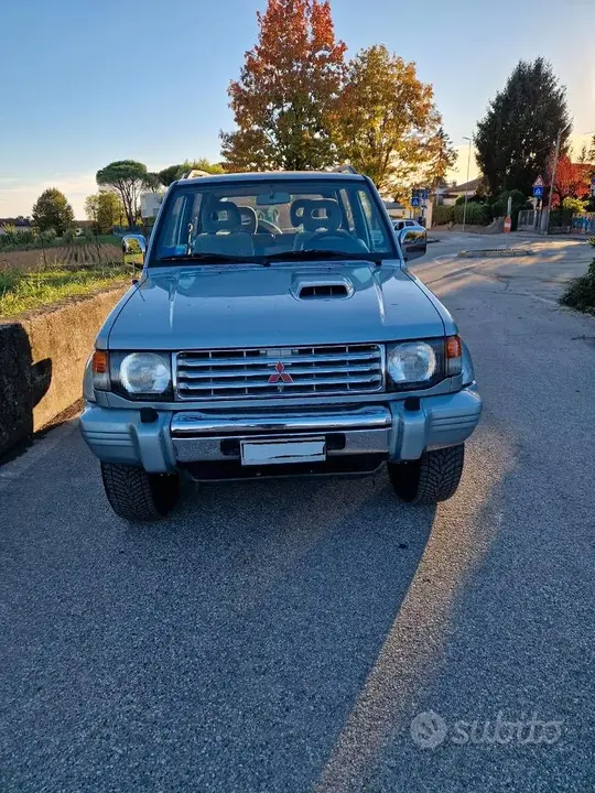 Mitsubishi Pajero 1997 photo 2