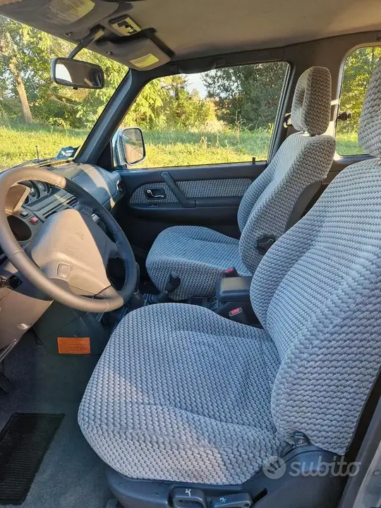 Mitsubishi Pajero 1997 photo 3