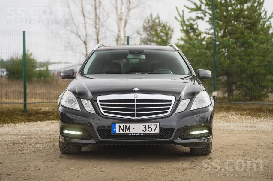Mercedes-Benz E300 2010 photo 2