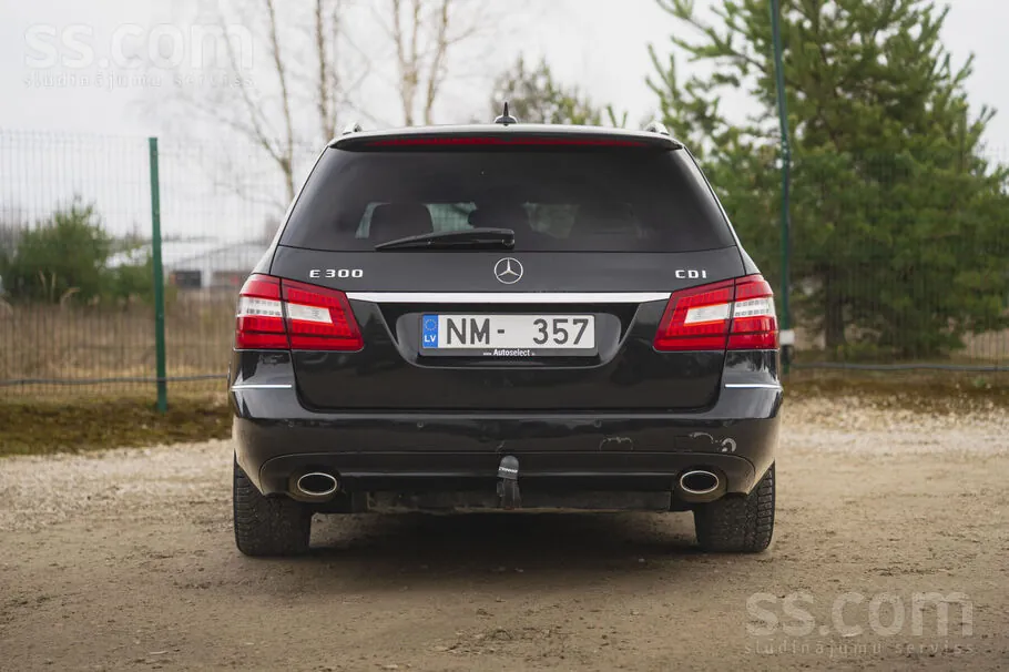 Mercedes-Benz E300 2010 photo 5