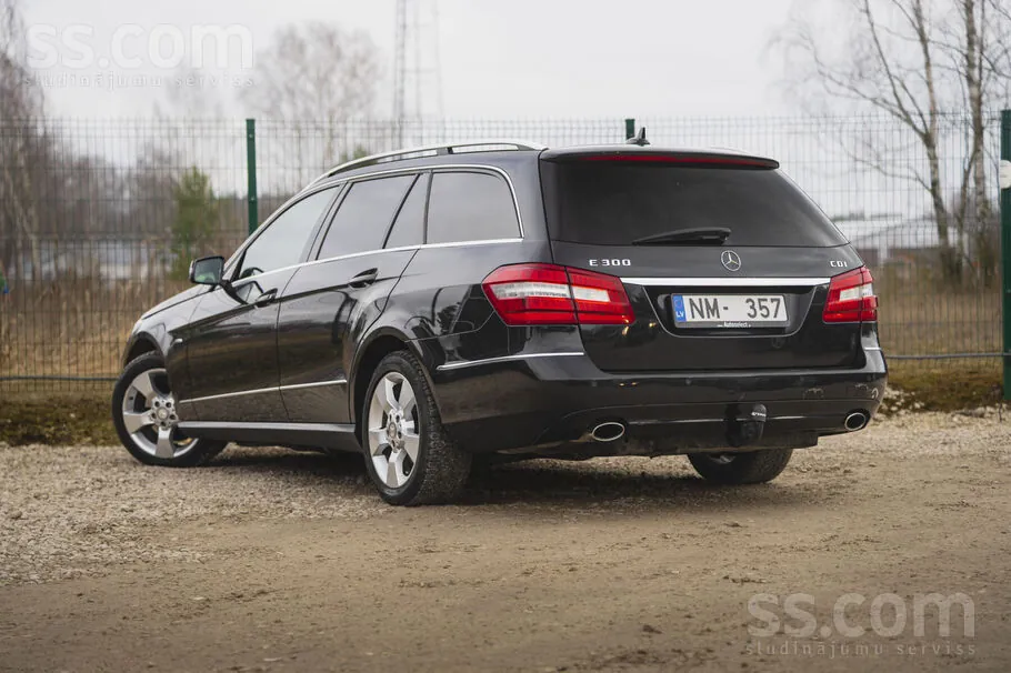 Mercedes-Benz E300 2010 photo 4