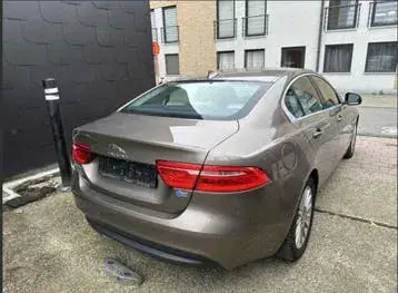 Jaguar Xe 2015 photo 3