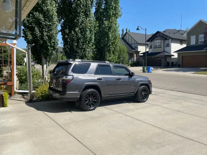 Toyota 4Runner 2021 photo 2