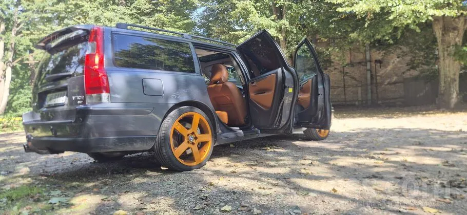 Volvo V70 2004 photo 2