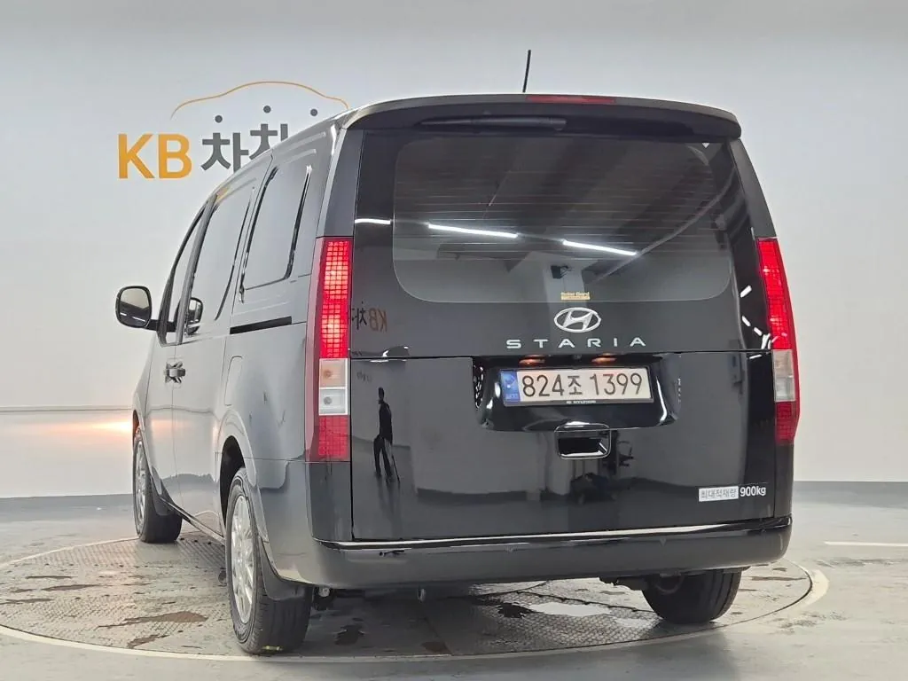 Hyundai Staria 2023 photo 2