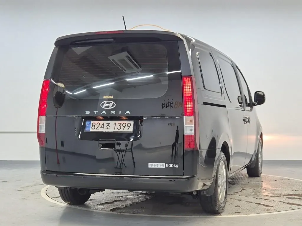 Hyundai Staria 2023 photo 3