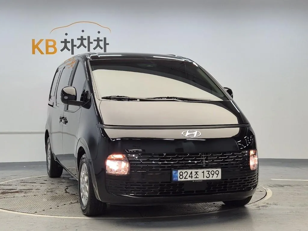 Hyundai Staria 2023 photo 4