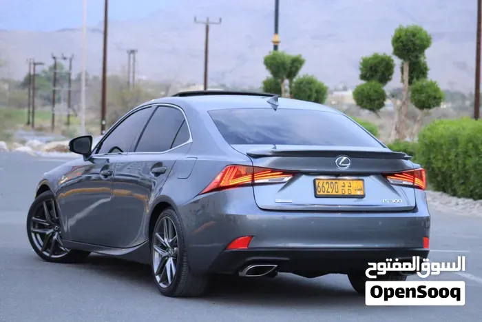 Lexus Is 350 2020 photo 3