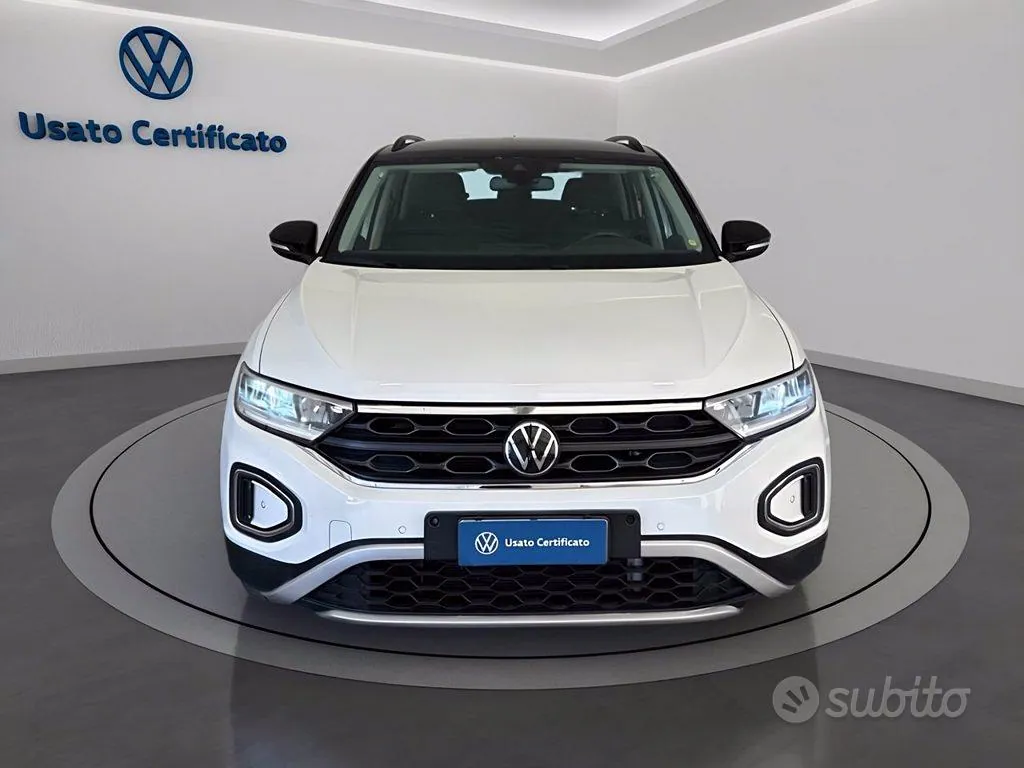 Volkswagen T-Roc 2023 photo 2