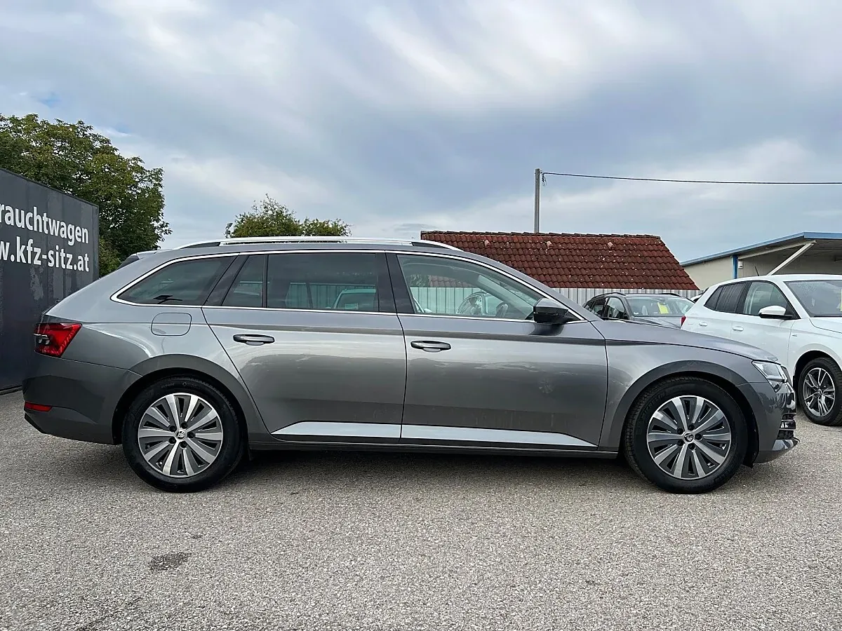 Skoda Superb 2023 photo 2