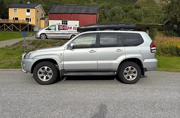 Toyota Land Cruiser 2003 photo 2