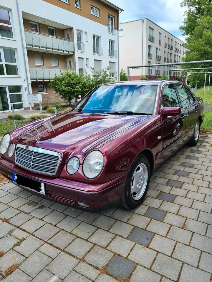 Mercedes-Benz E230