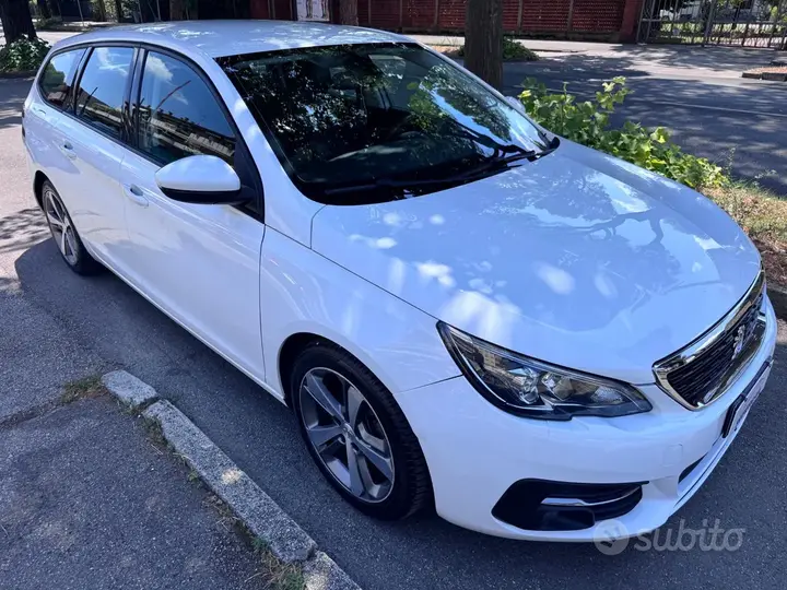 Peugeot 308 2019 photo 3