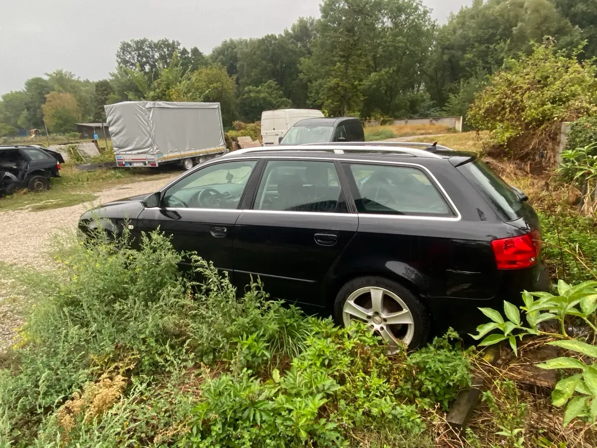 Audi A4 2004 photo 2