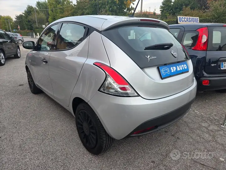 Lancia Ypsilon