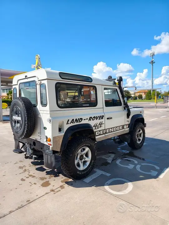 Land Rover Defender 2005 photo 5