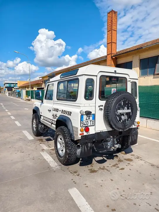 Land Rover Defender 2005 photo 4