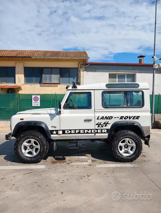 Land Rover Defender 2005 photo 3