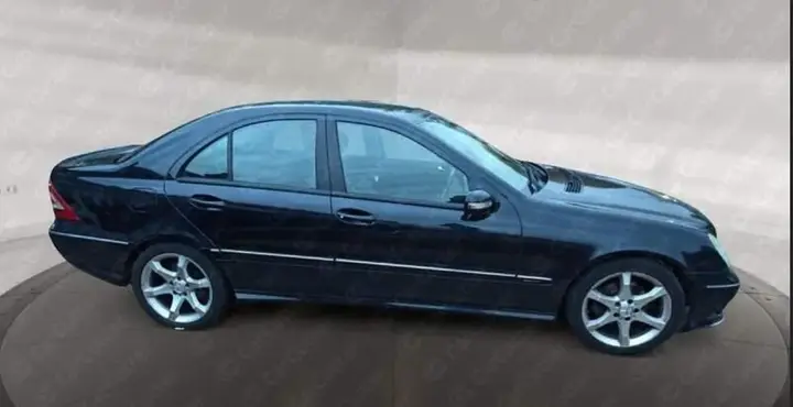Mercedes-Benz C-Class 2006 photo 2