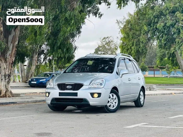 Kia Carens 2011 photo 2