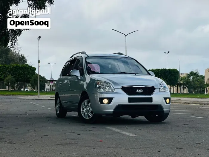 Kia Carens 2011 photo 4