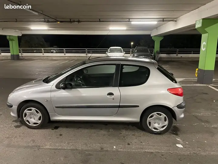 Peugeot 206 2000 photo 2