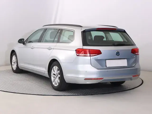 Volkswagen Passat Variant 2015 photo 3