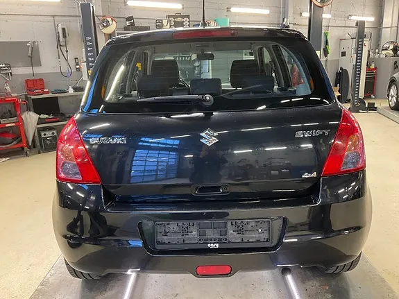 Suzuki Swift 2010 photo 4