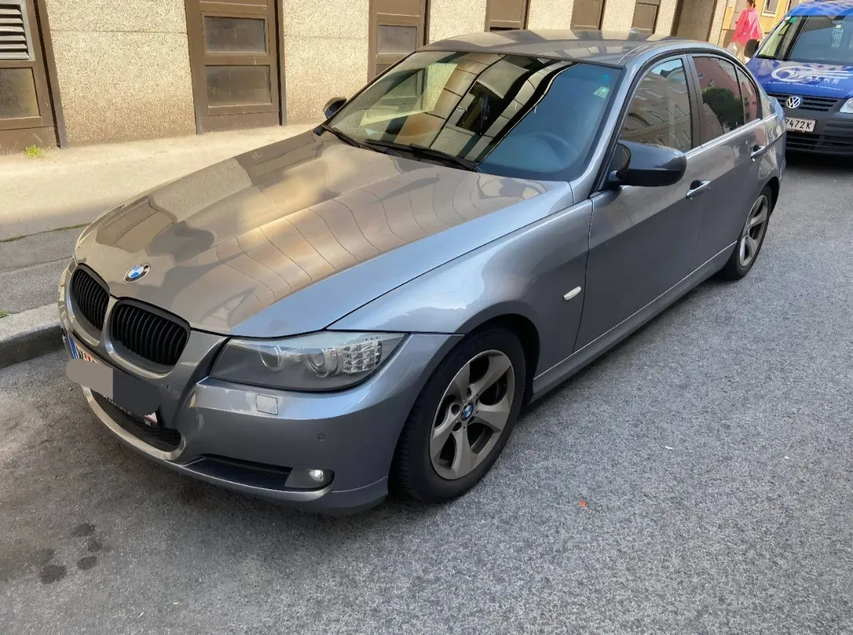 BMW 3 Series 2011 photo 3