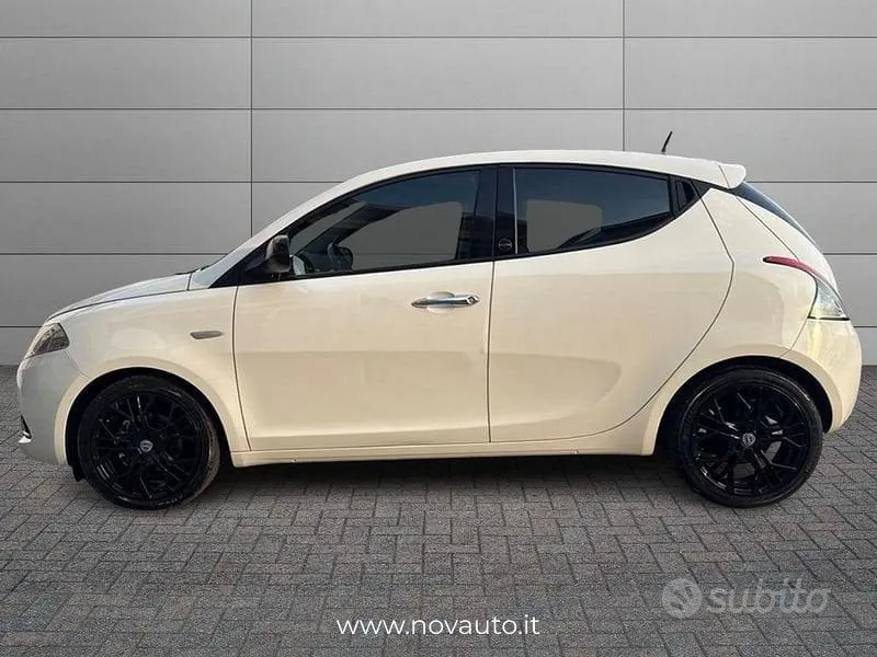 Lancia Ypsilon 2021 photo 2
