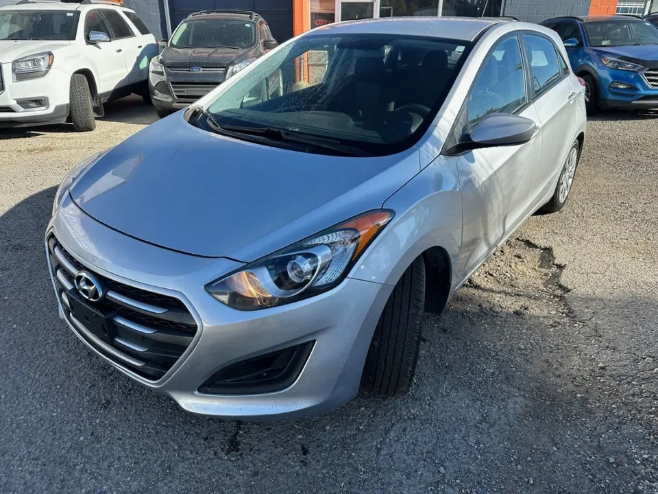 Hyundai Elantra Gt 2016 photo 2