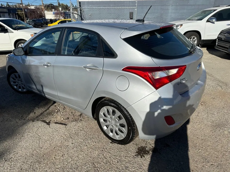 Hyundai Elantra Gt 2016 photo 3