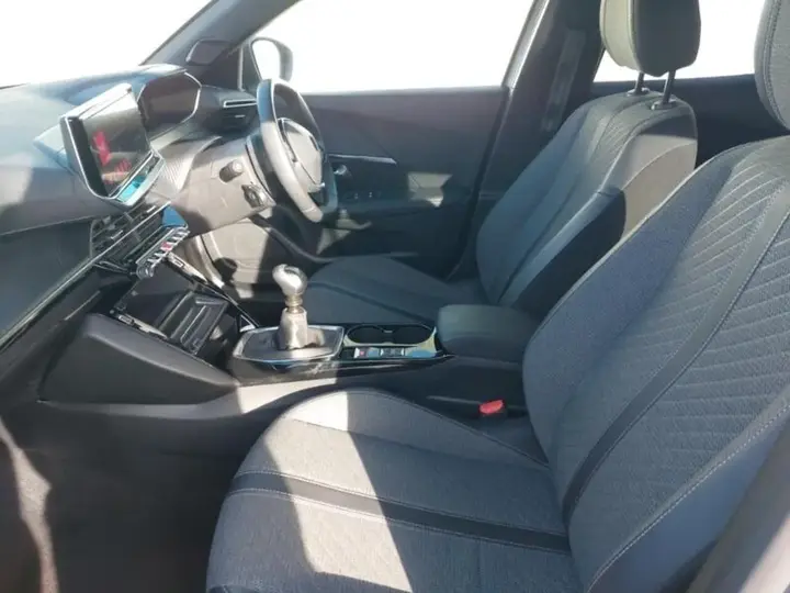 Peugeot 2008 2024 photo 5