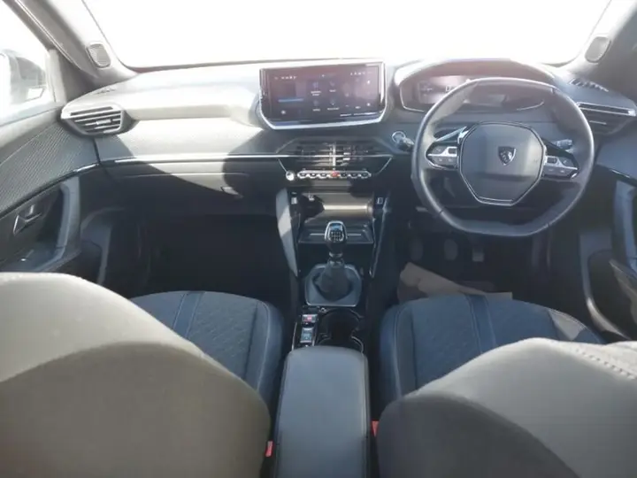 Peugeot 2008 2024 photo 3
