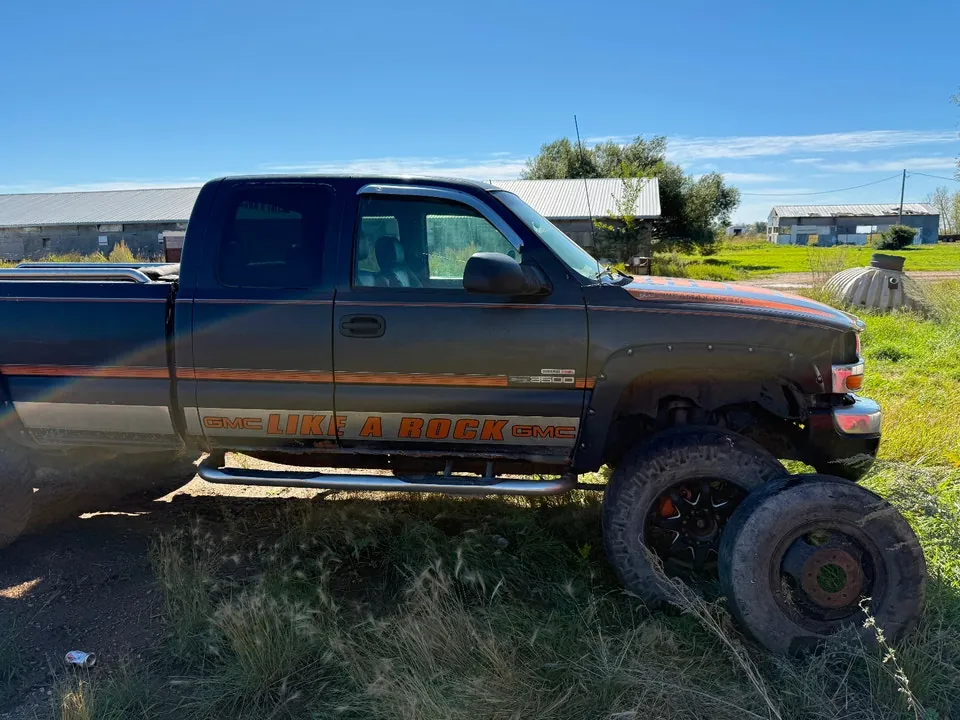 GMC Sierra 2500Hd 2005 photo 2