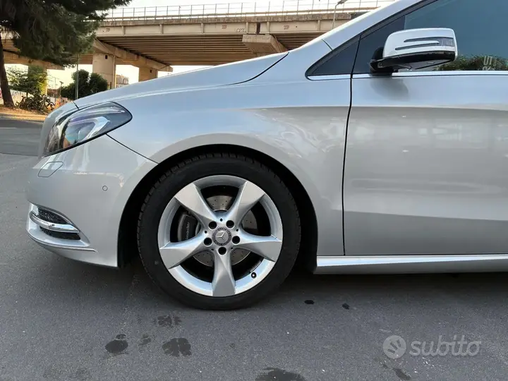 Mercedes-Benz B-Class 2012 photo 4