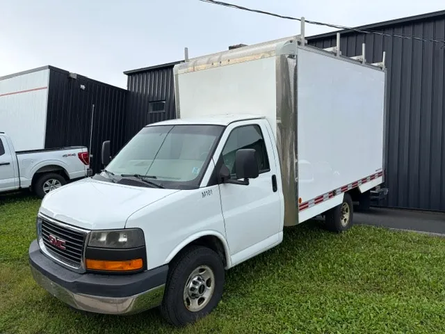 GMC Savana 2012 photo 3