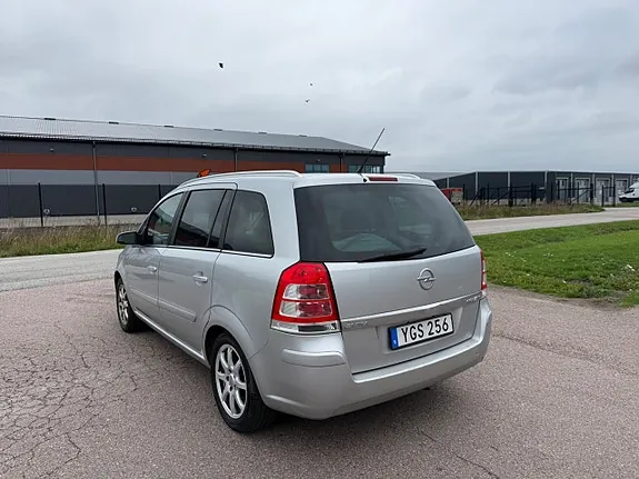 Opel Zafira 2013 photo 2