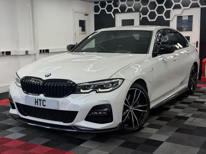 BMW 3 Series 2019 photo 3