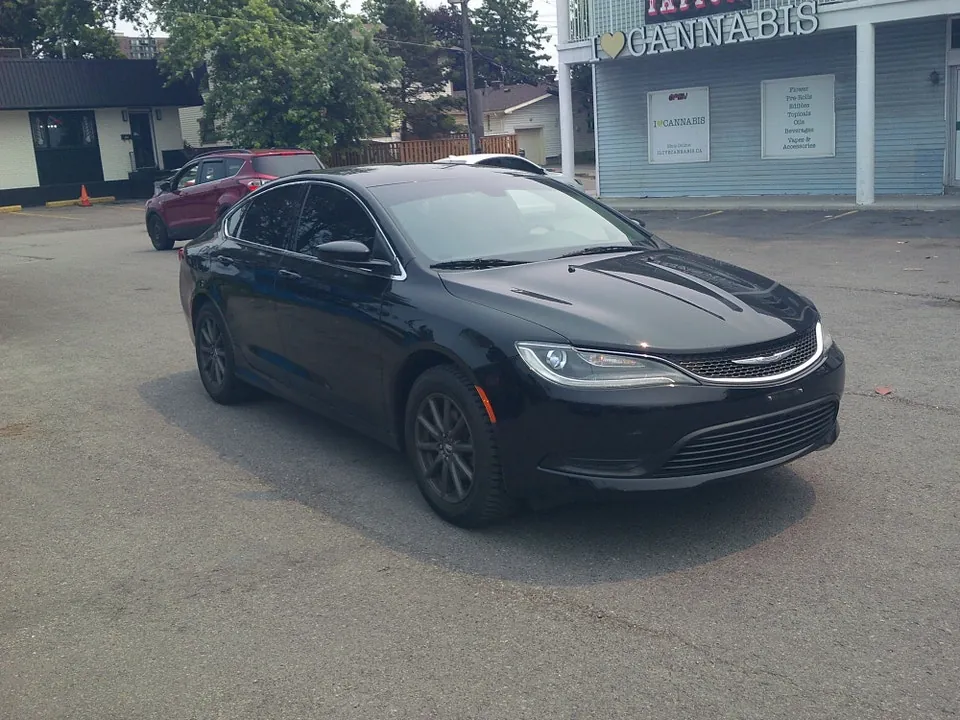 Chrysler 200