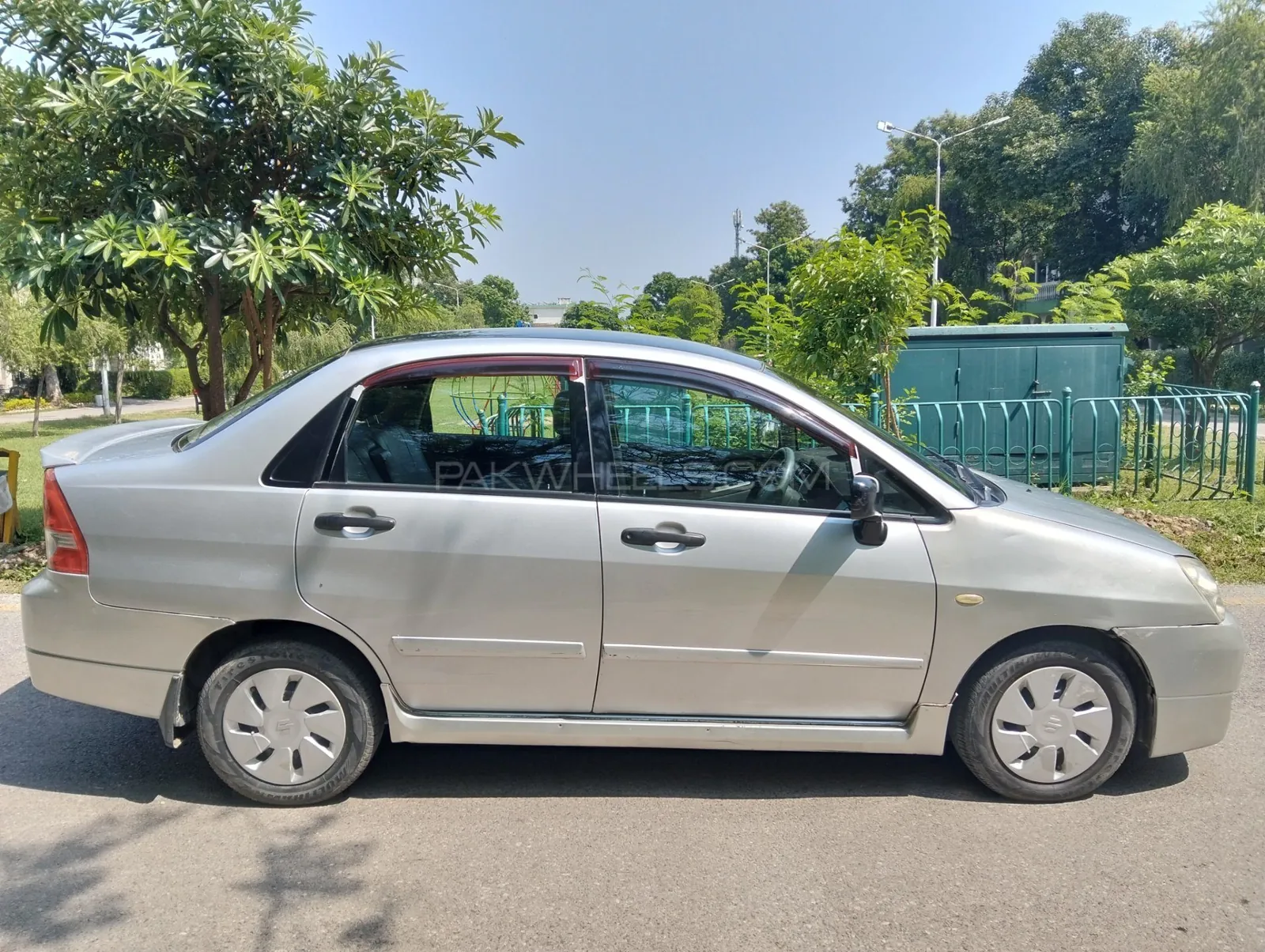 Suzuki Liana