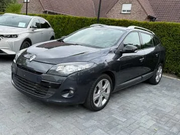 Renault Megan 2011 photo 2