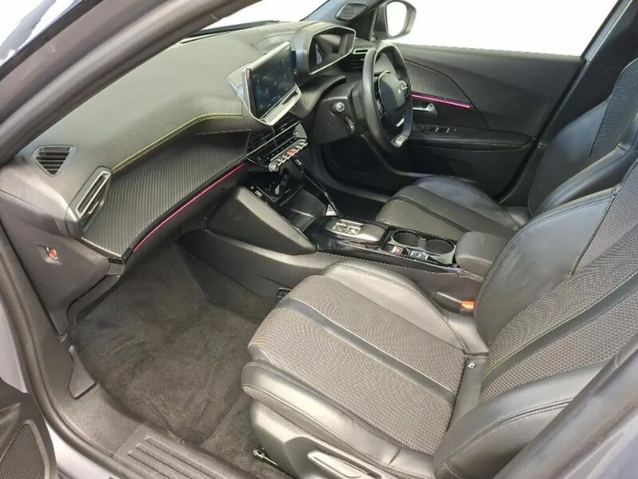 Peugeot E-2008 2023 photo 5