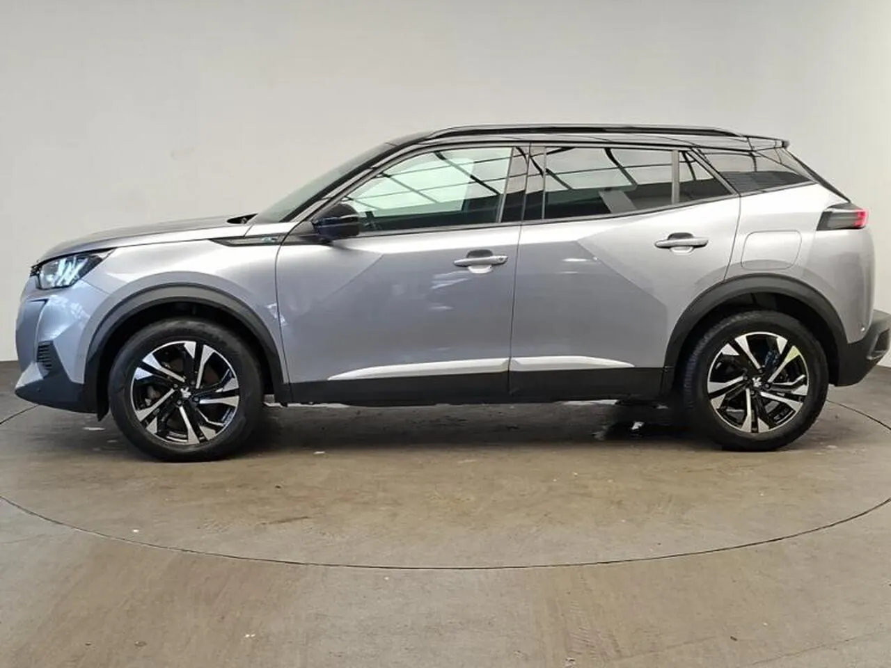 Peugeot E-2008 2023 photo 4