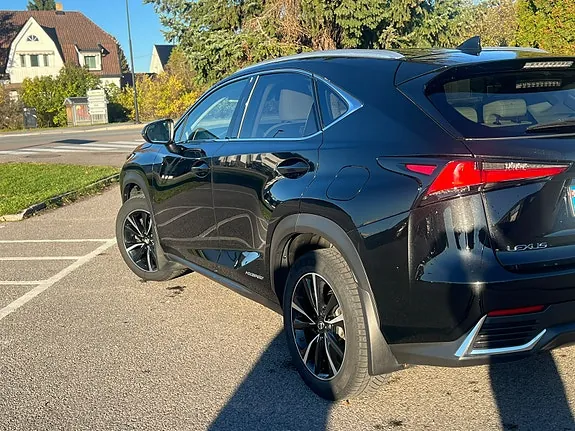 Lexus Nx300H 2018 photo 2
