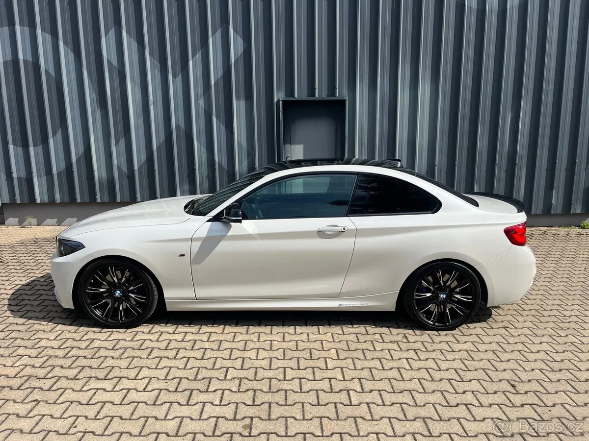 BMW M240I 2019 photo 2