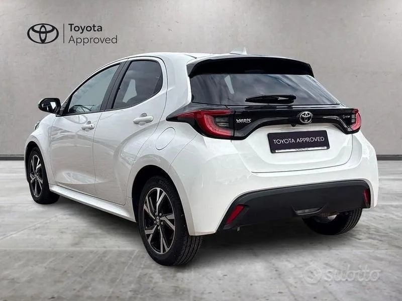 Toyota Yaris 2024 photo 3