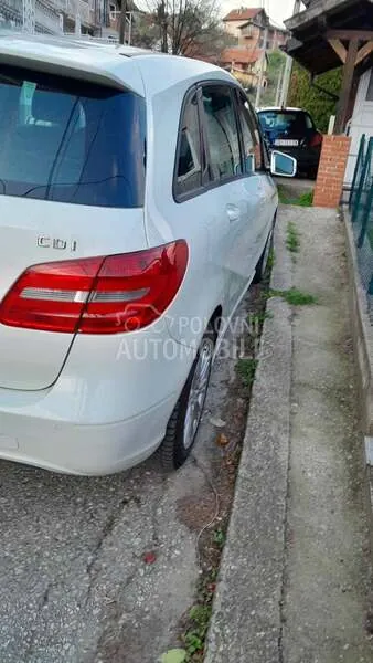 Mercedes-Benz B 180 2014 photo 3