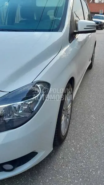 Mercedes-Benz B 180 2014 photo 5
